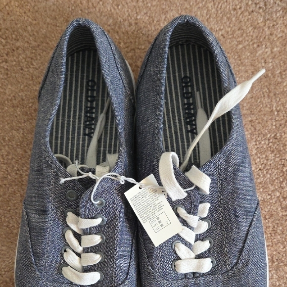 Old Navy Men's Blue and White Sneakers - Picture 4 of 8